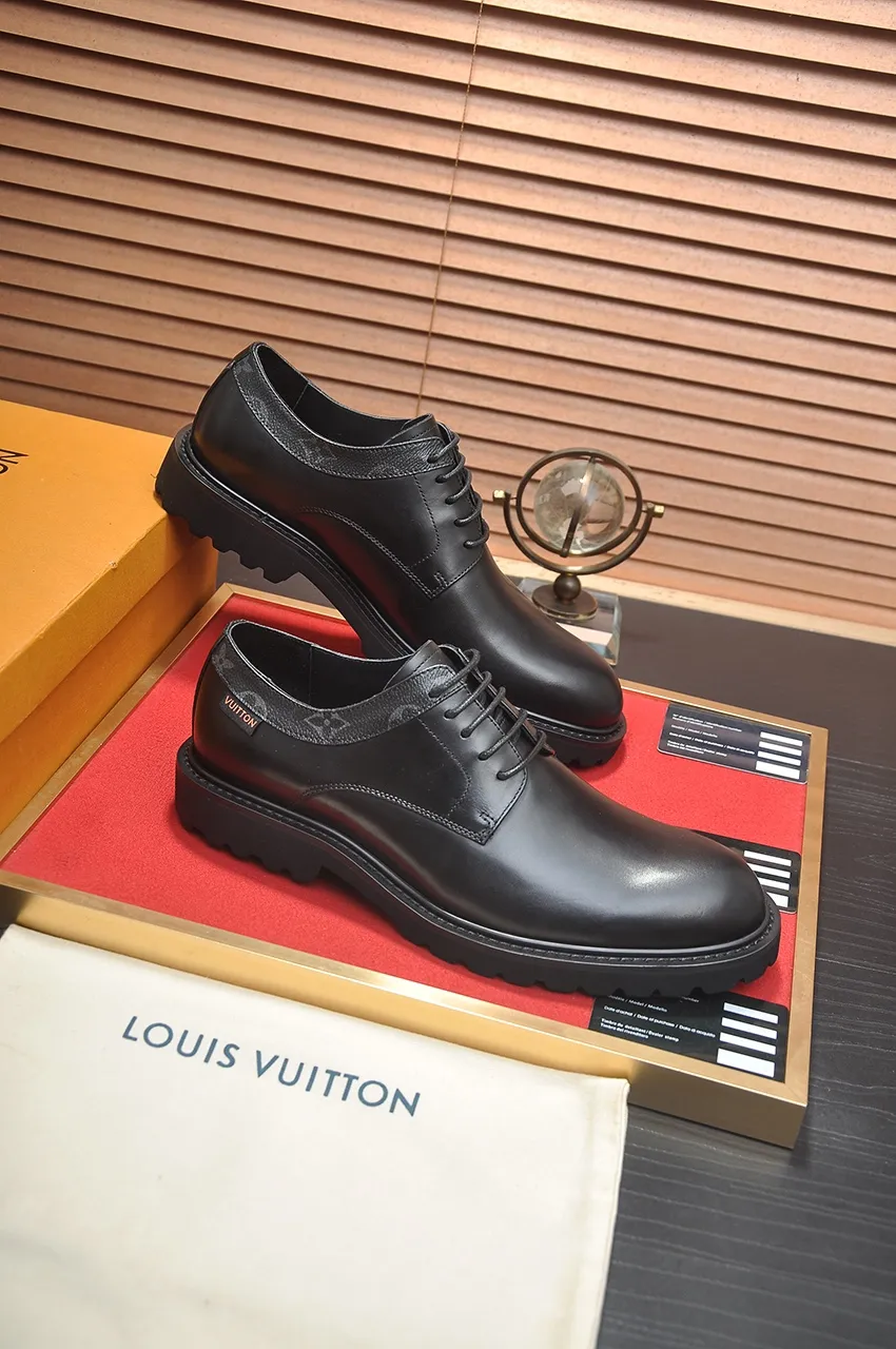 Men's men's shoes 💰560💶 [LV] (original single cowhide lining) 🍀LV's latest genuine leather business suit shoes are launched simultaneously on the official website. The first-layer cowhide imported from Italy is made of heavy gold, 💥1:1 rubber outsole from the official website. Versatile to wear, high-end without losing class, and the color combination is extraordinary. This four-season style is alluring when worn on your feet, showing off your big-name flair. Standard code 38-44 (45 customized)